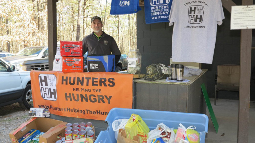 Hunters Helping the Hungry Benefit  © Gene Grodzk