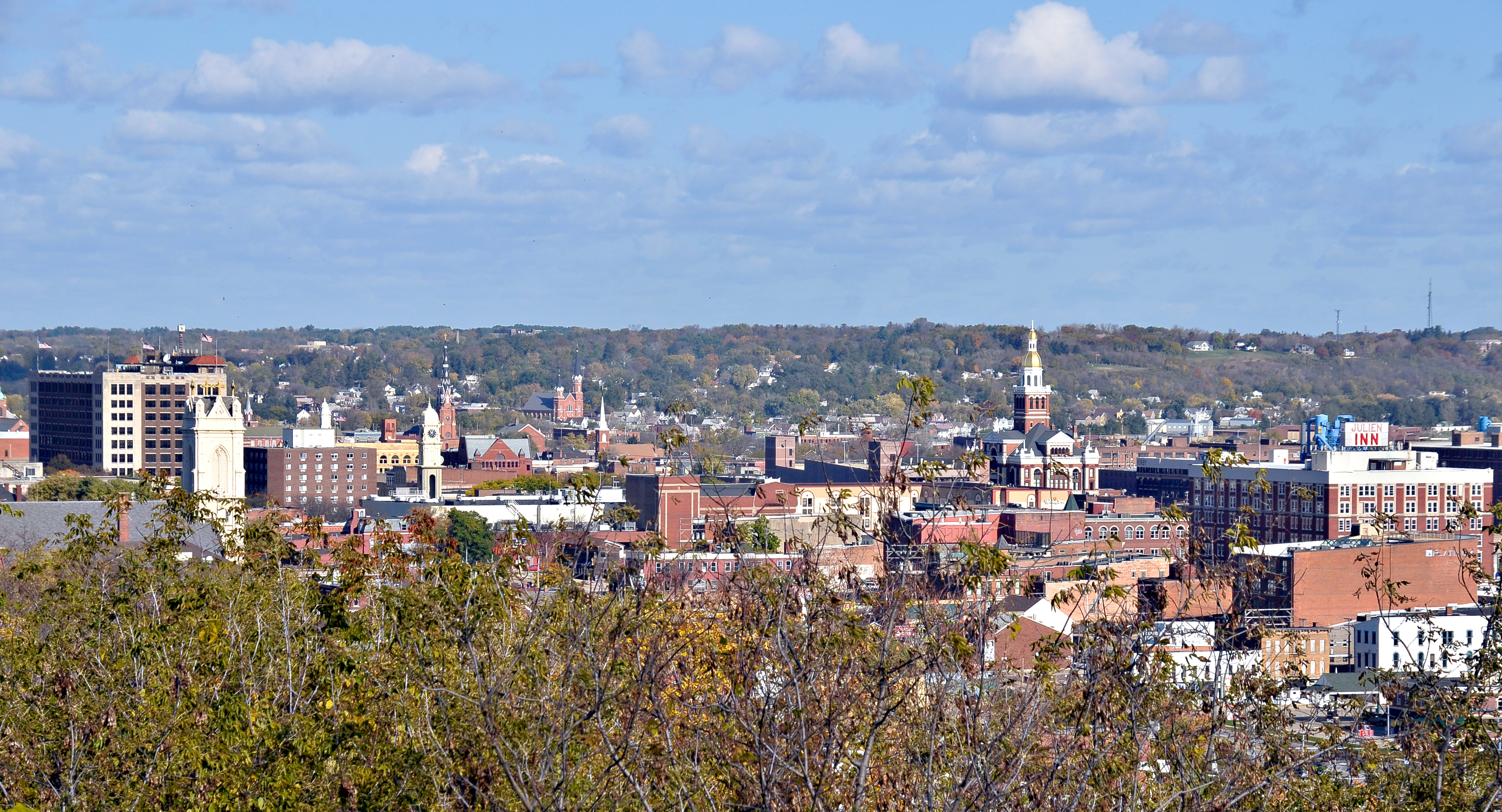 Dubuque IA overview Photo by Dirk (CC BY 2.0)